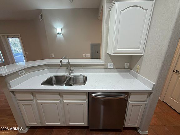 5th image of 420 W 1st St Unit 221