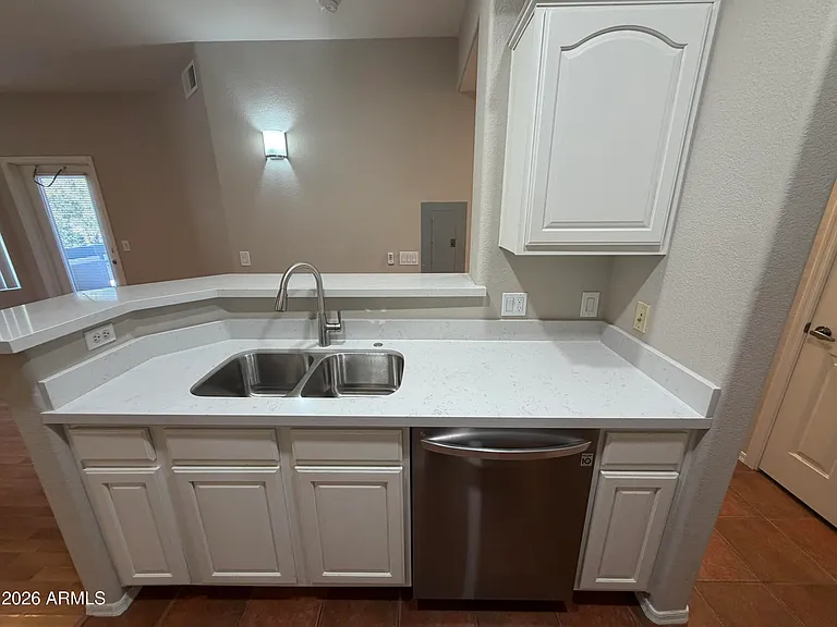 420 W 1st St #221 — Photo 5