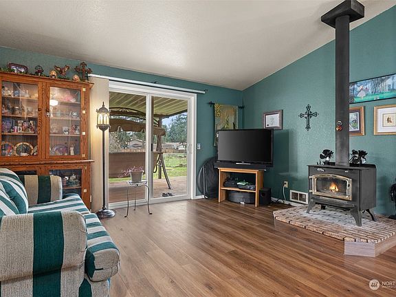 2nd image of 1314 Hyak Court NE