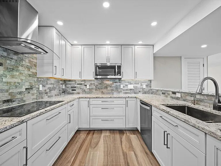 911 Ocean Dr #601 — Photo 17