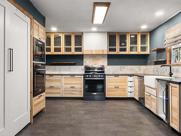 4th image of 2208 Lake Ridge Cir