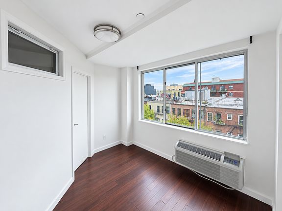 4th image of 286 Stanhope St APT 5