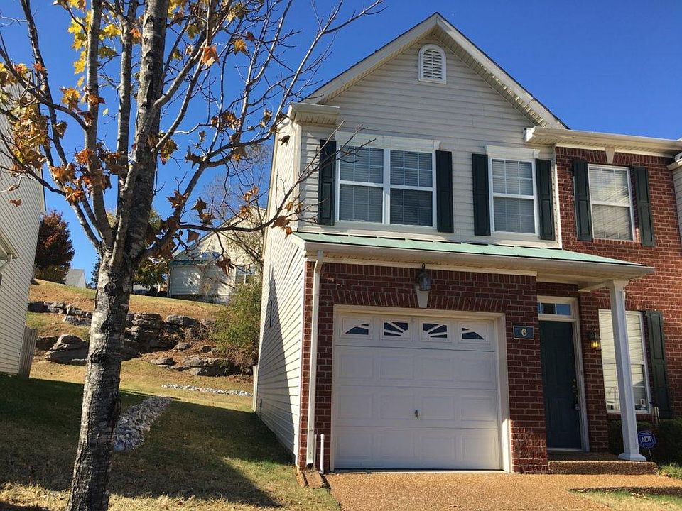 End unit with natural light in every room!