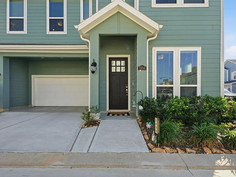 2406 Driftwood Trl — Photo 2
