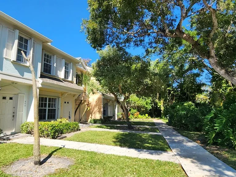 211 Mallory Ct #211 — Photo 26