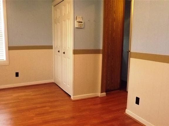 5th image of 4036 Hillside Ave