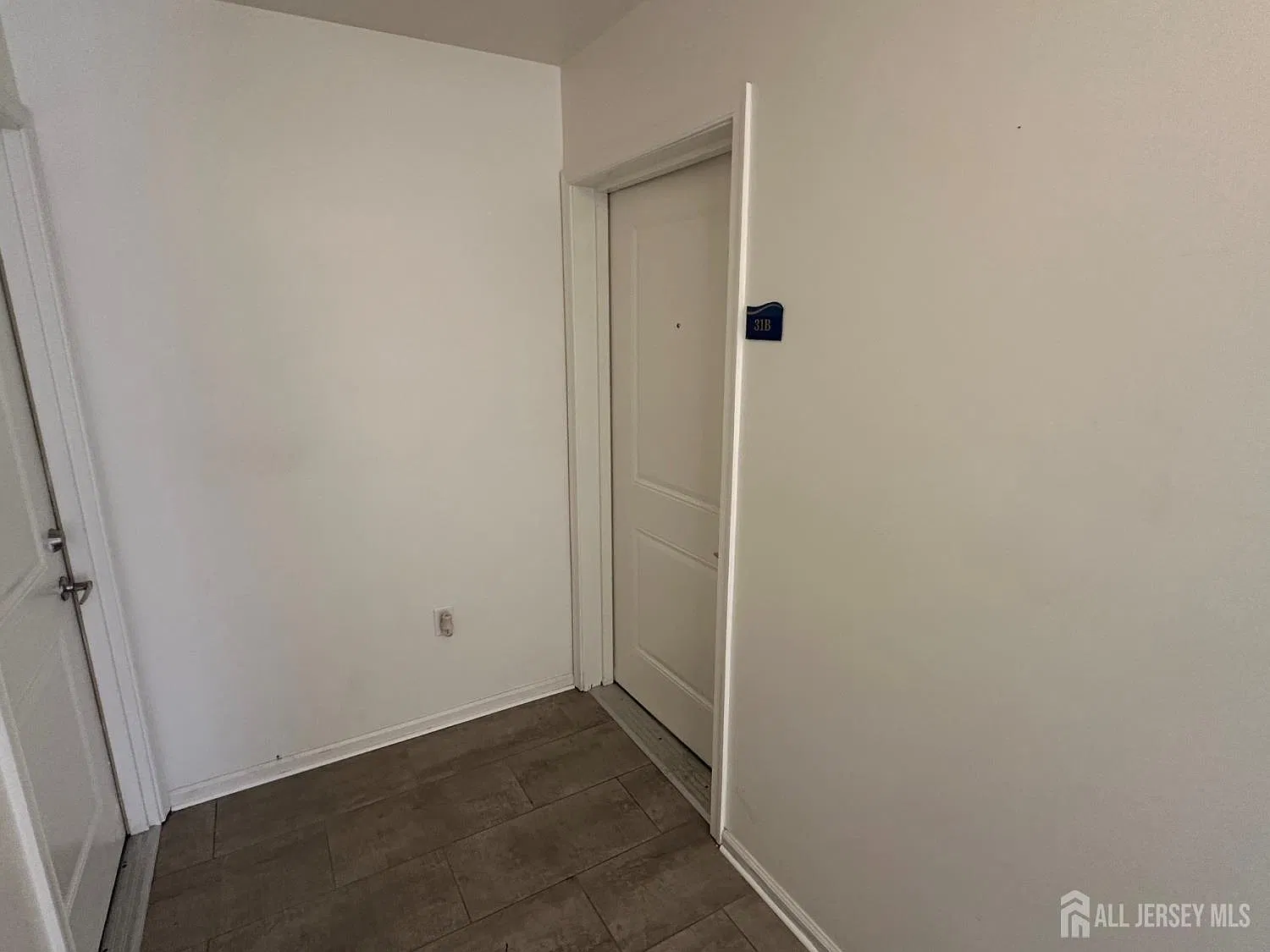 2 bed, 2.0 bath, 1146 sqft, $2,445 — Photo 2
