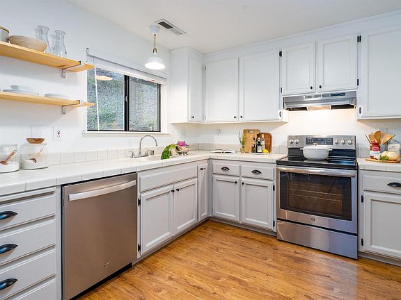 3rd image of 2837 Canal Ct