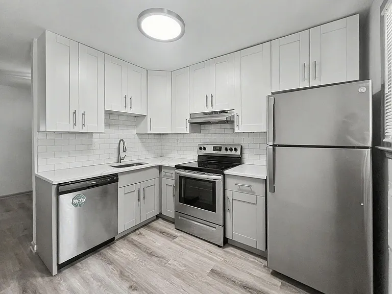 200 E Maple Ave — Photo 59