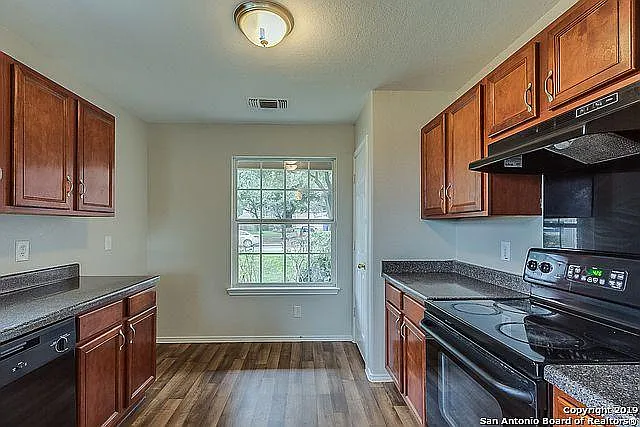 222 Hallie Cv — Photo 4