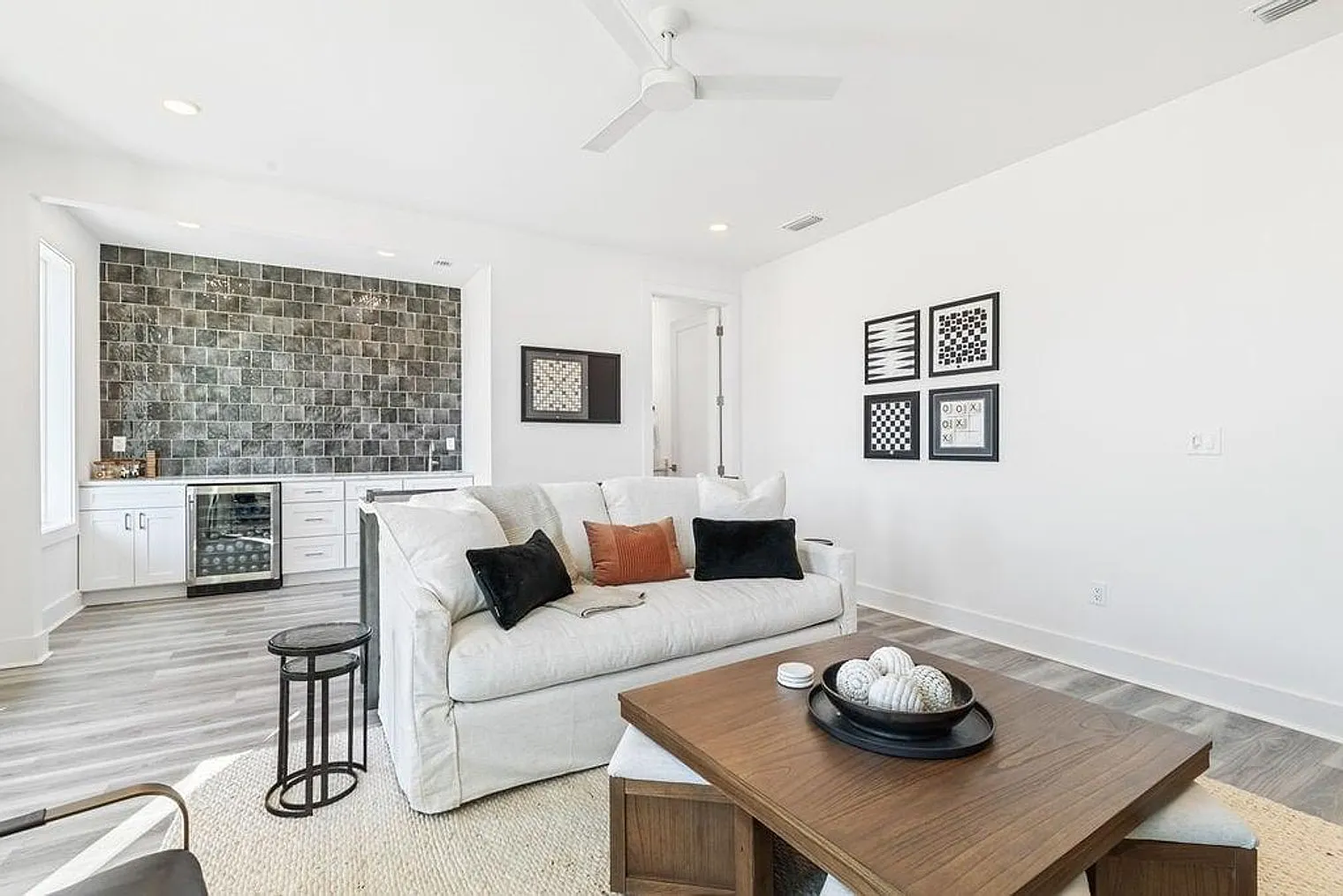 5 bed, 4.0 bath, 2669 sqft, $4,482 — Photo 3