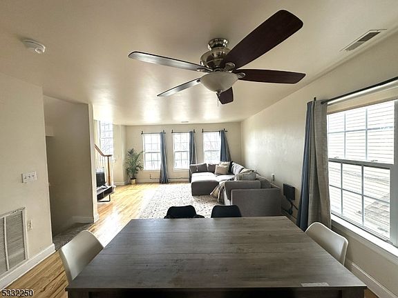 3rd image of 178B Front St