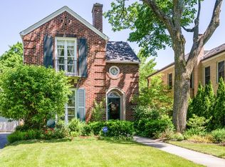 705 Roger Ave, Kenilworth, IL