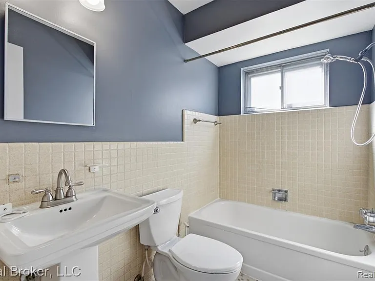 4840 Briarwood Ave #2 — Photo 16