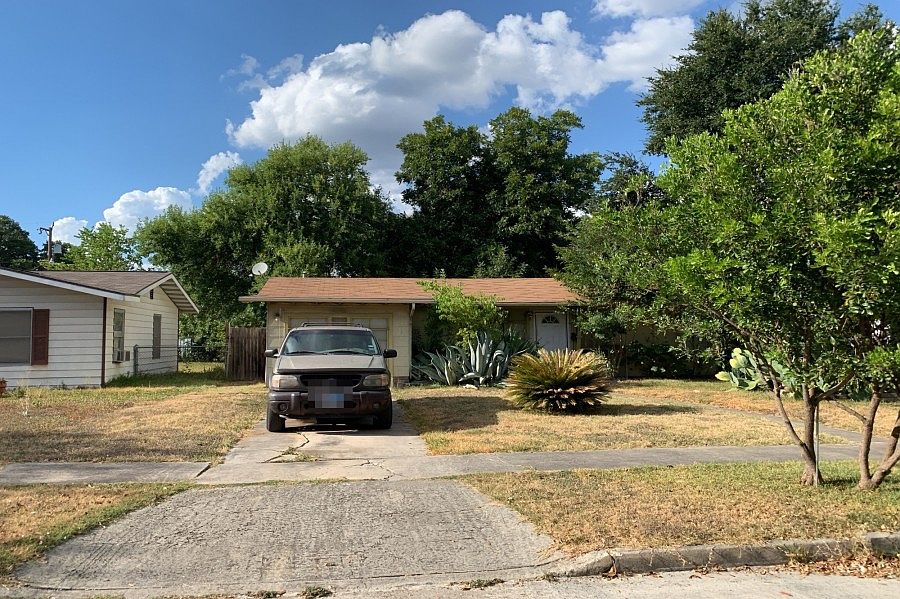1st image of 227 Edgebrook Ln