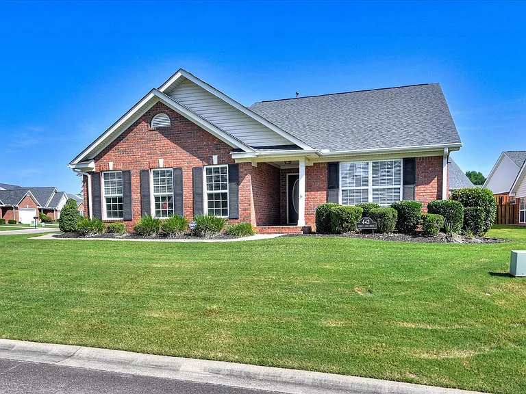 443 Surrey Park Dr SE — Photo 2