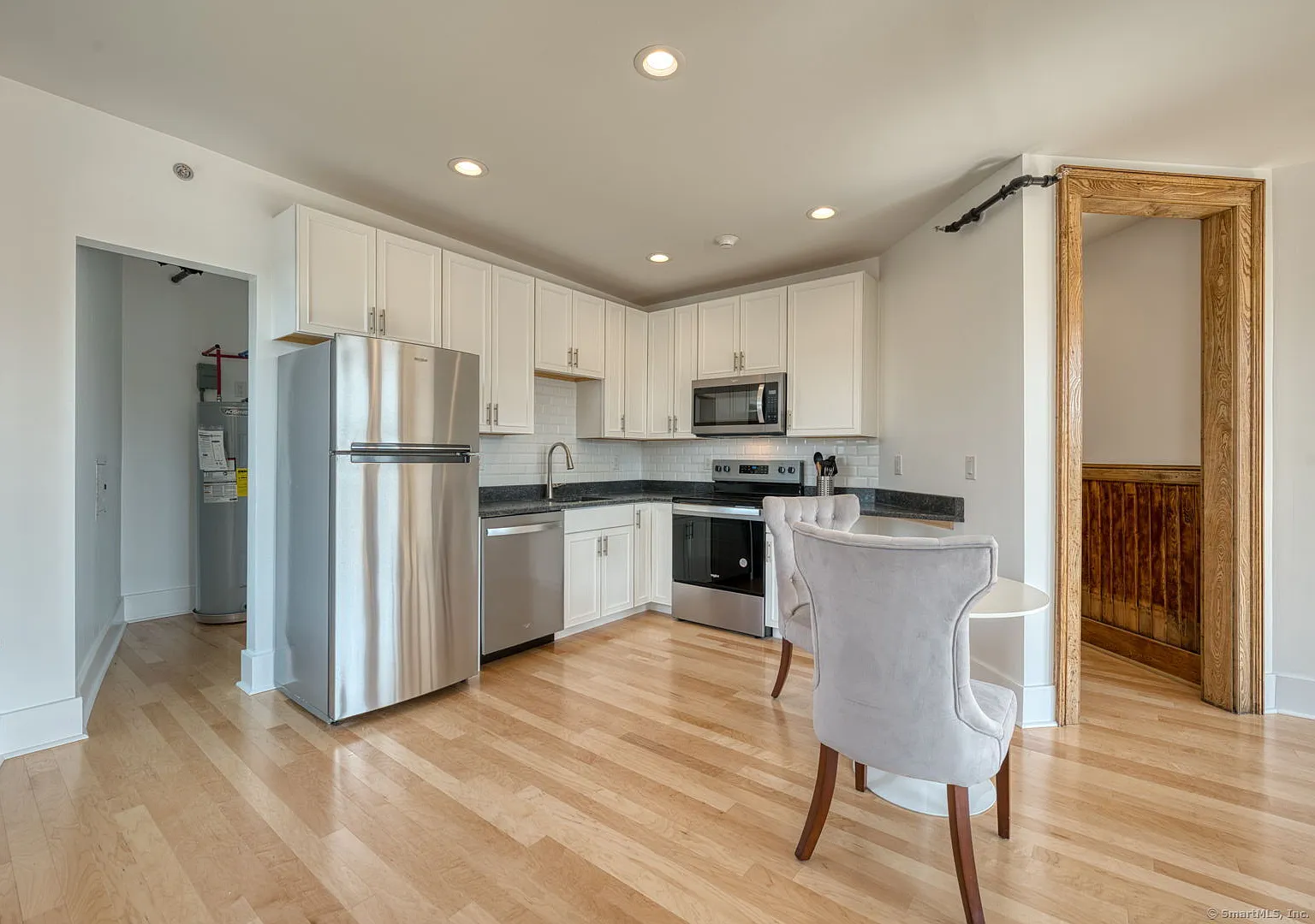 1 bed, 1.0 bath, 710 sqft, $1,600 — Photo 4