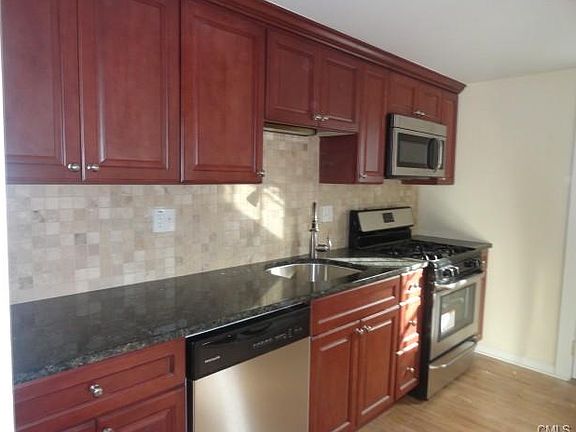 3rd image of 290 Greenwood St