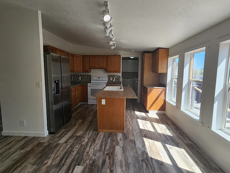 21533 W Laura St — Photo 11