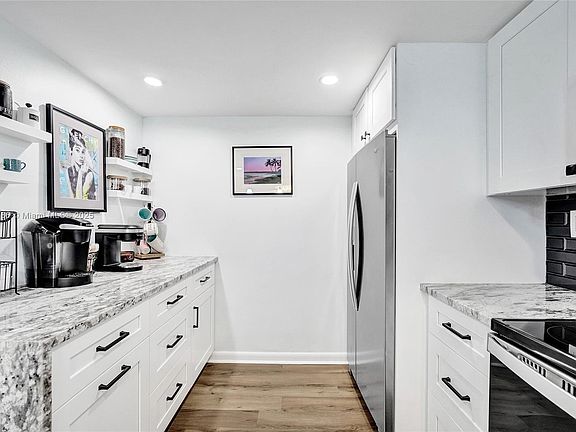 4th image of 520 SE 5th Ave APT 1302