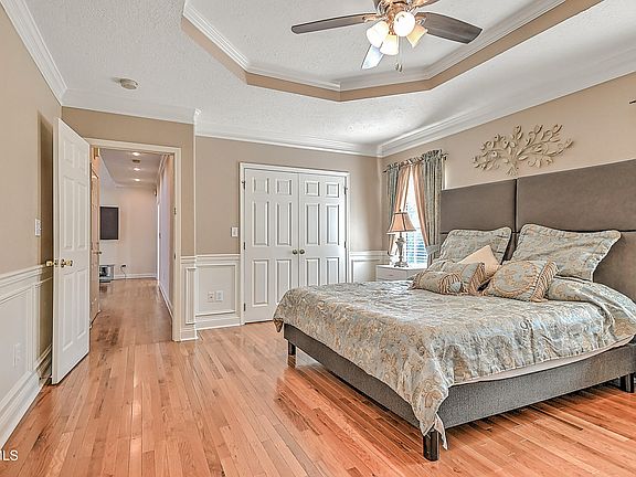 3rd image of 1036 Sussex Dr