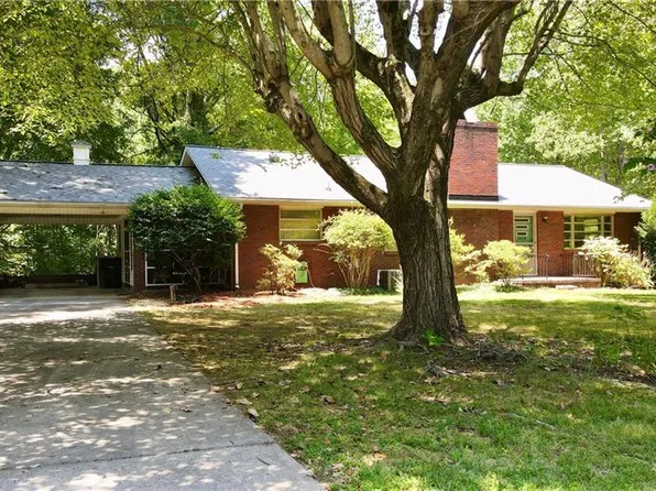 2626 Lockwood Dr, Winston Salem, NC 27103