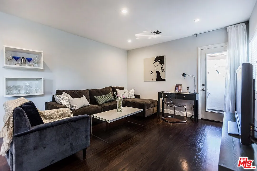 1 bed, 500 sqft, $3,000 — Photo 1