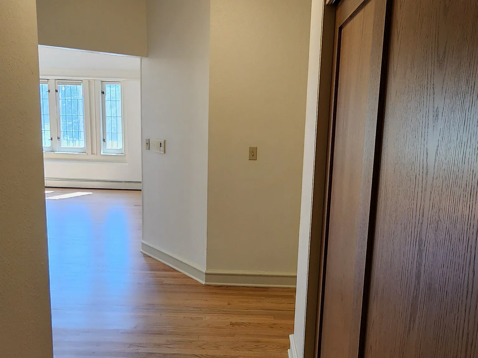 2 bed, 1000 sqft, $1,350 — Photo 2