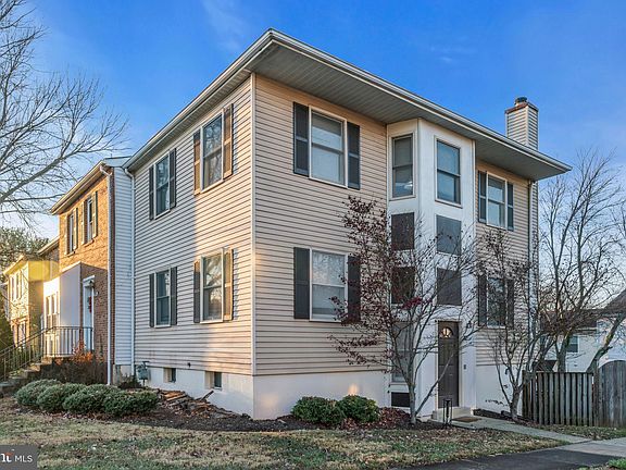 2nd image of 3017 Hickory Grove Ct