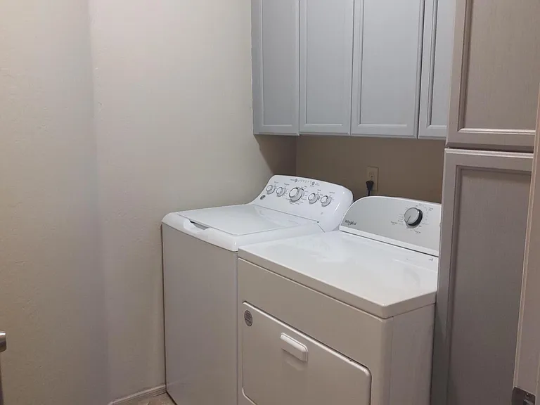 3239 E Kerry Ln — Photo 21