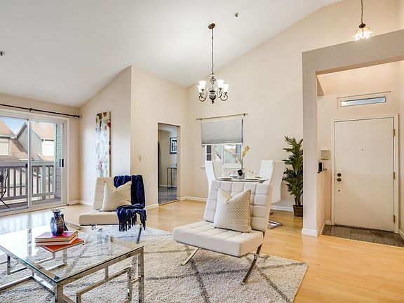 4th image of 384 Barbara Ln