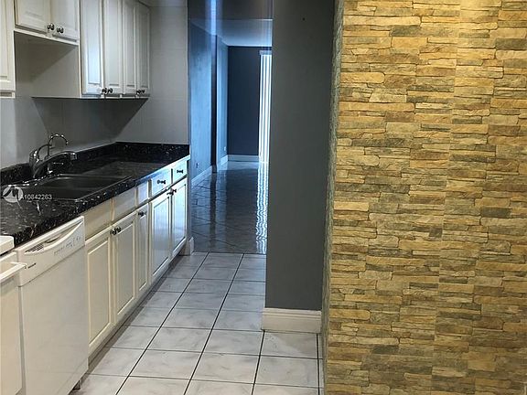 5th image of 3660 NE 166th St APT 709