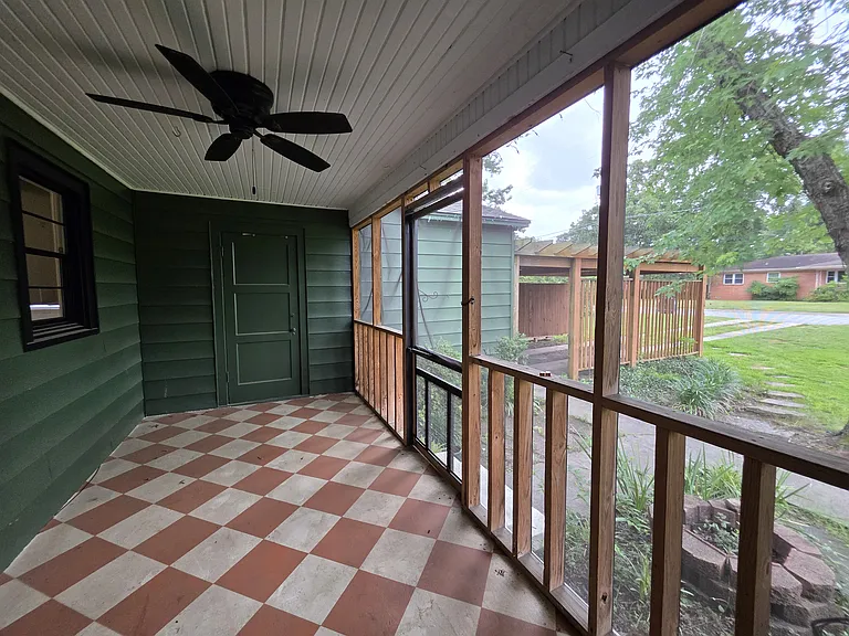 201 W M Ave — Photo 14
