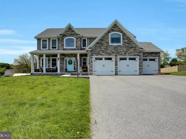 2336 Bodie Island Dr, Chambersburg, PA 17202