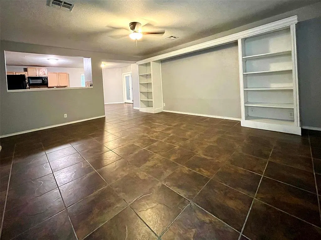 4 bed, 3.5 bath, 2972 sqft, $1,950 — Photo 4