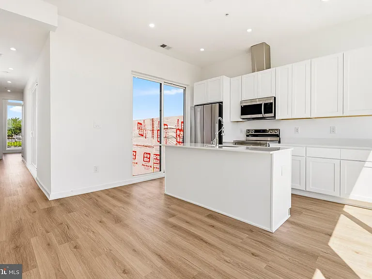 710 Kennedy St NW #30 — Photo 6