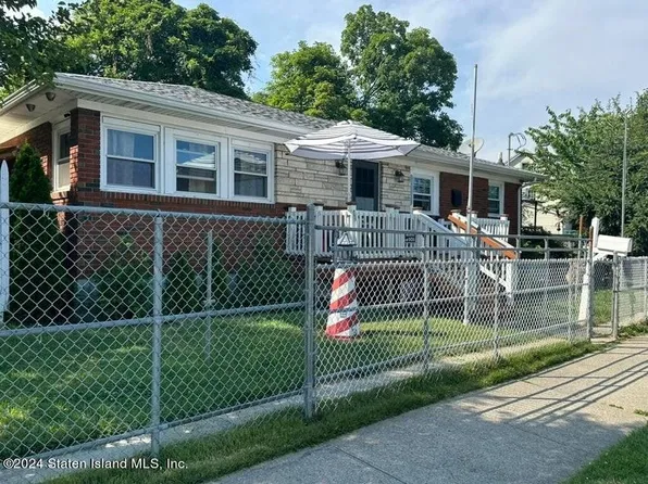 1031 N Railroad Ave, Staten Island, NY 10306