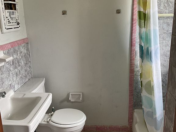 2nd image of 330 W 27th St Unit B