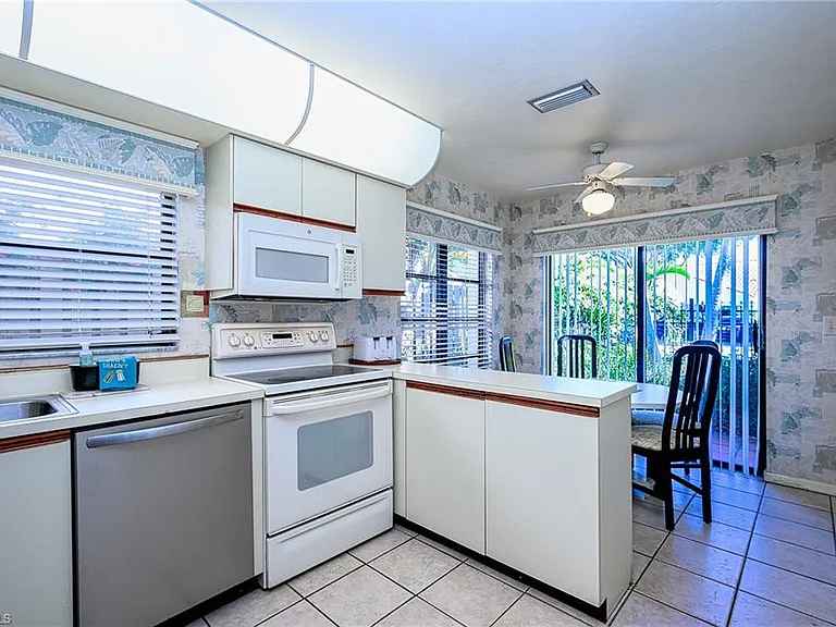 855 Reef Point Cir — Photo 13