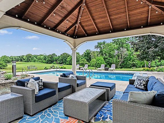 3rd image of 55020 Colonial Ridge Dr