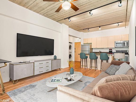 2nd image of 1430 S Michigan Ave APT 401