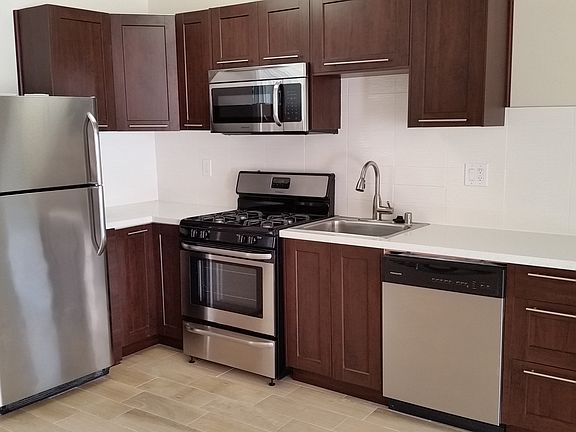 BRAND NEW STAINLESS STEEL REFRIGERATOR, STOVE HAVE NEVER BEE