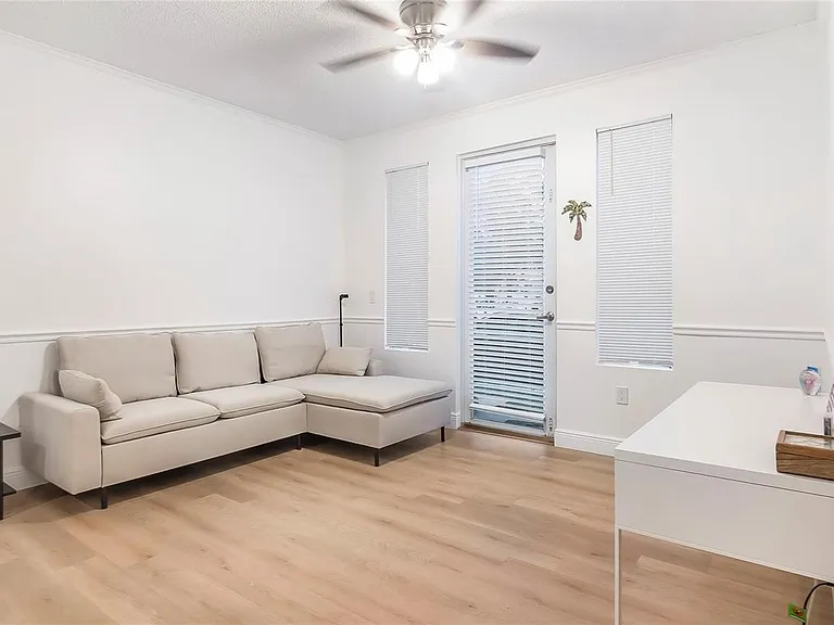 533 NE 3rd Ave — Photo 11