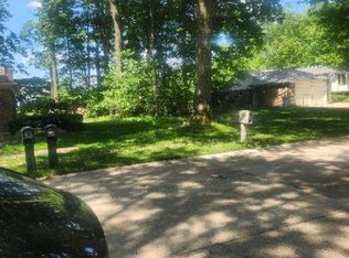 2693 Robart Dr, Troy, MI