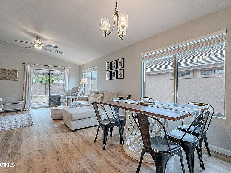 2574 W Sawtooth Way — Photo 3