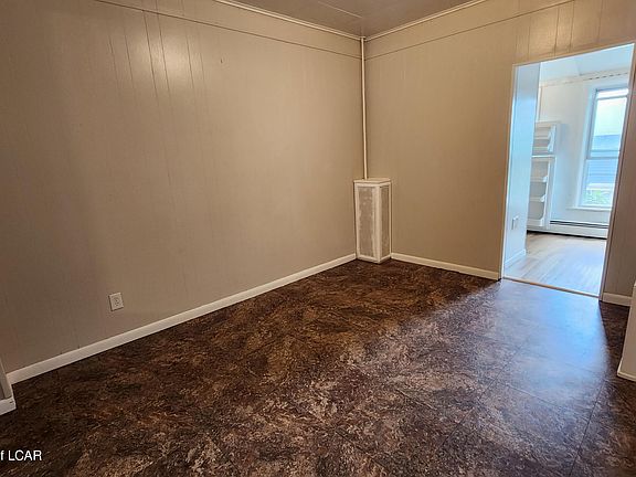 5th image of 404 1/2 W Green St