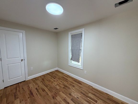 3rd image of 141 Eaton Pl #2A