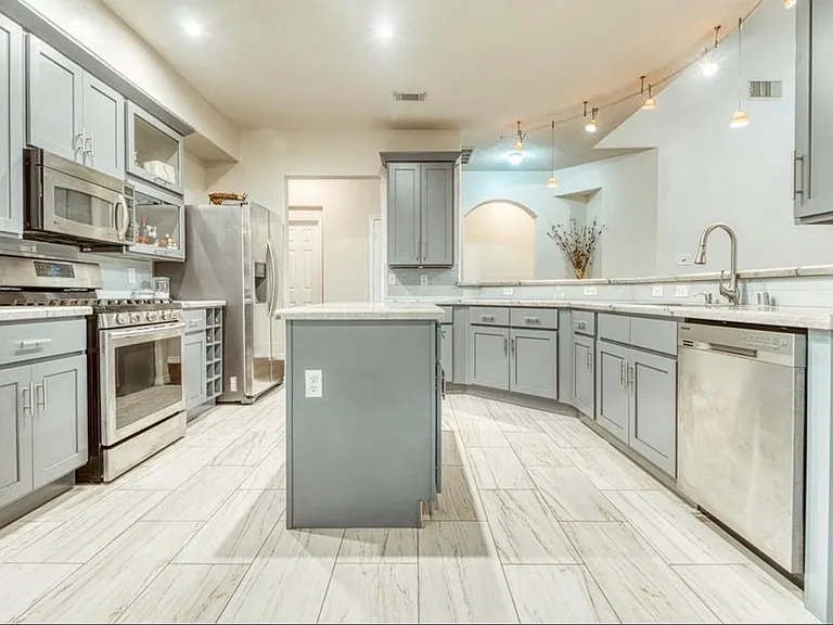 7618 Blossommist Ln — Photo 3