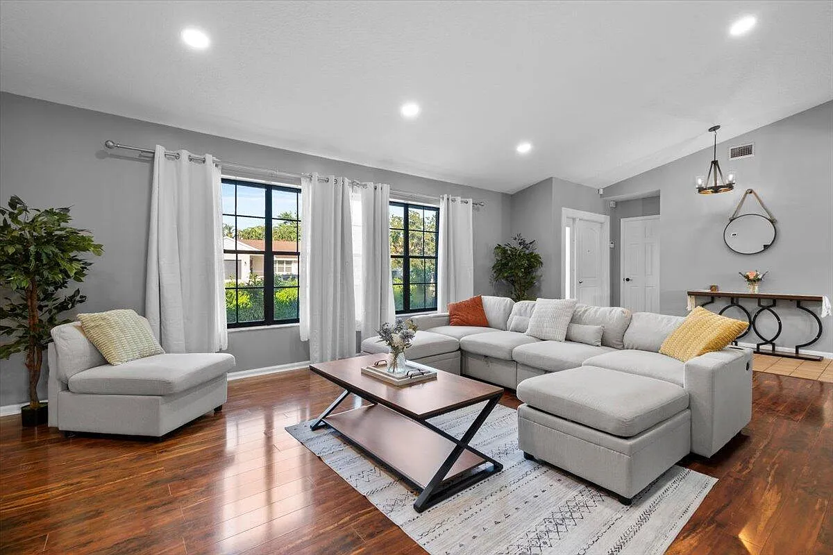 3 bed, 2.0 bath, 1848 sqft, $5,500 — Photo 1