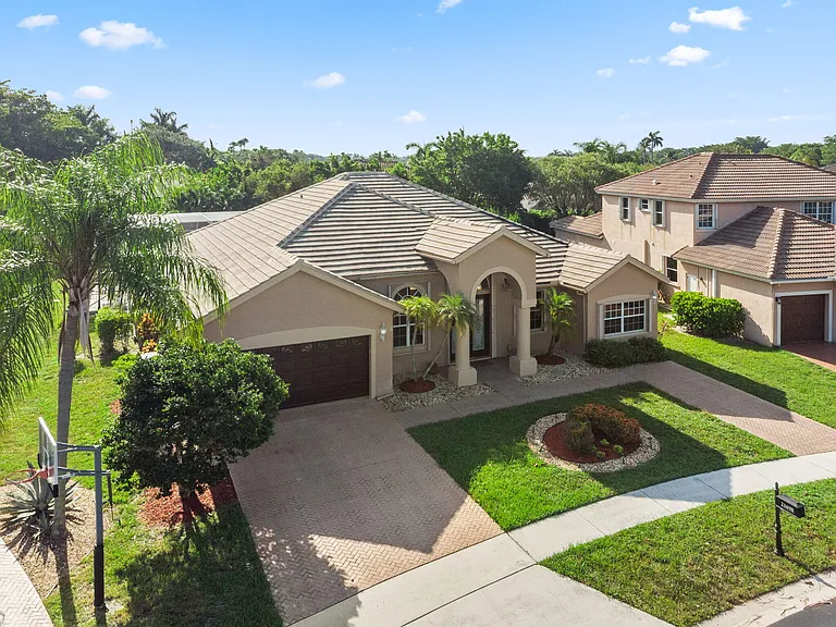 21698 Abington Ct — Photo 5